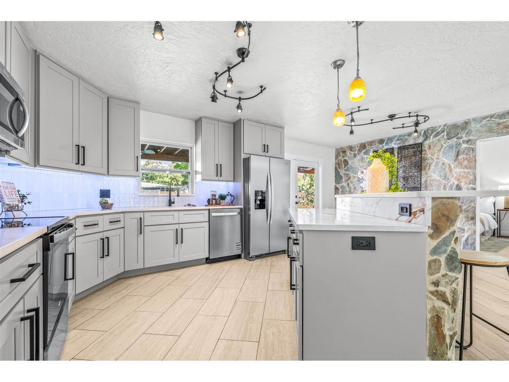 942 Dumont Drive Dunedin FL 34698 TB8507684 image23