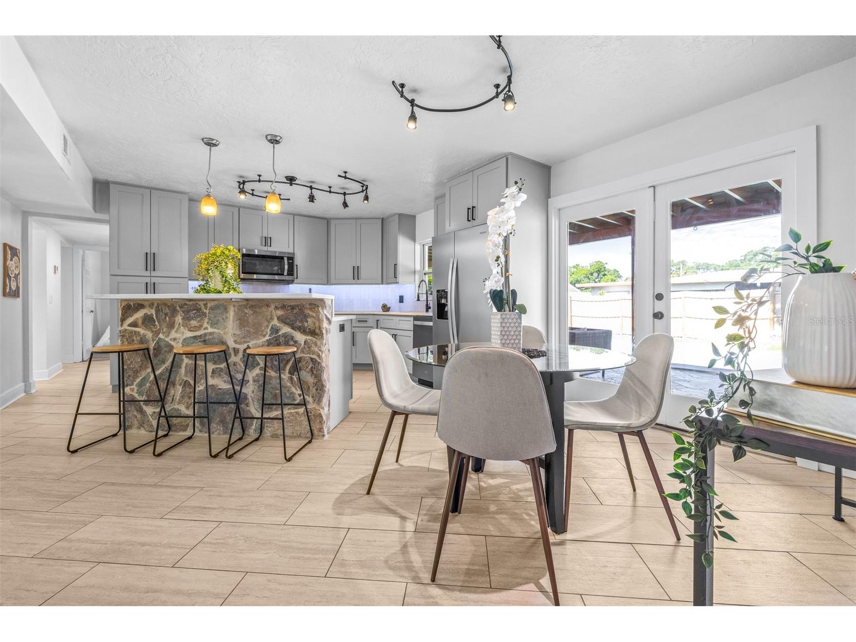 942 Dumont Drive Dunedin FL 34698 TB8507684 image30