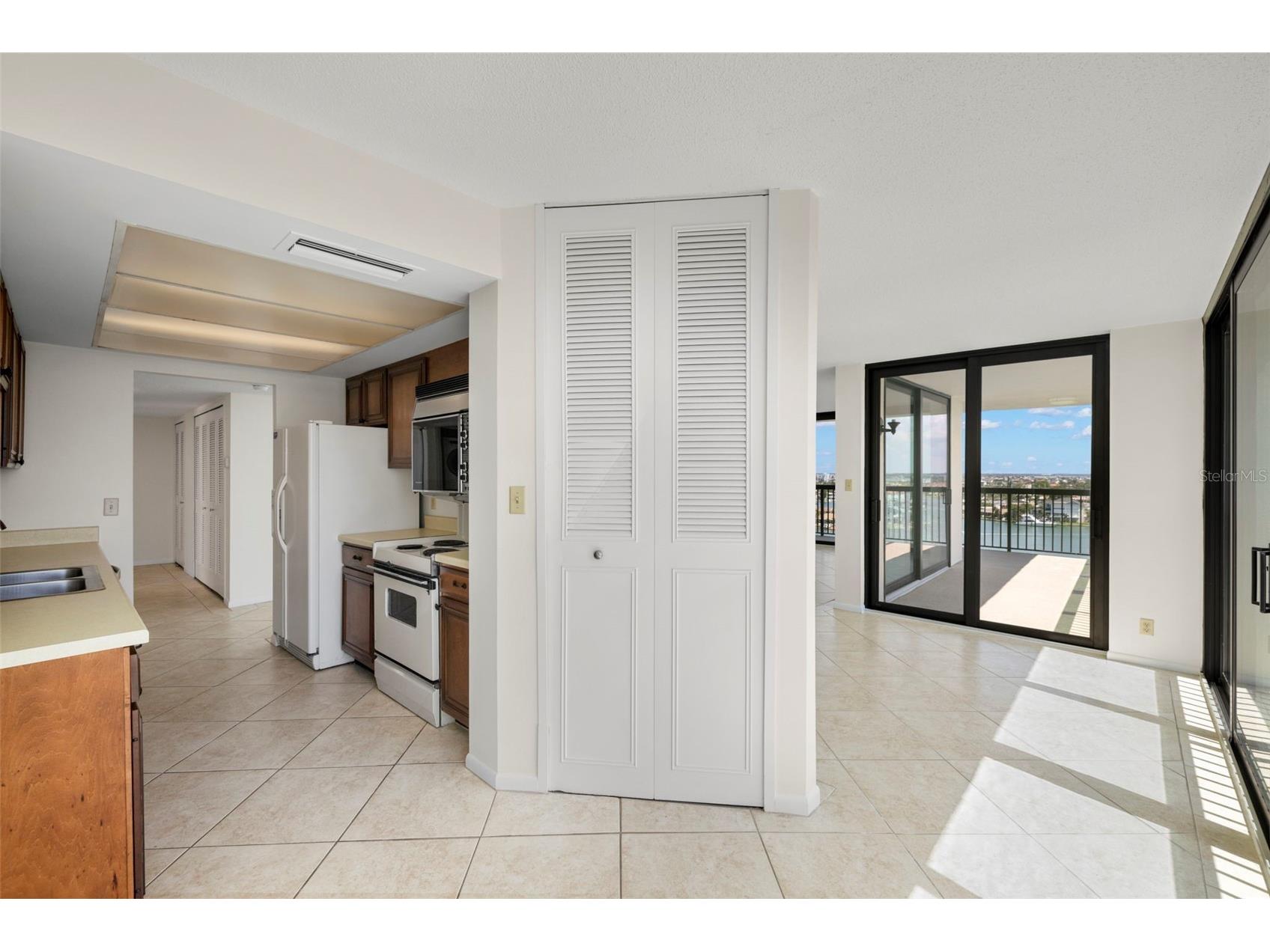 9425 Blind Pass Road #1008 Saint Pete Beach FL 33706 - INTRACOASTAL WATERWAY TB8392409 image18