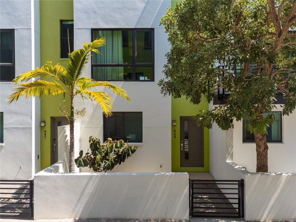 943 Arlington Avenue N Saint Petersburg FL 33705 U8244303 image1