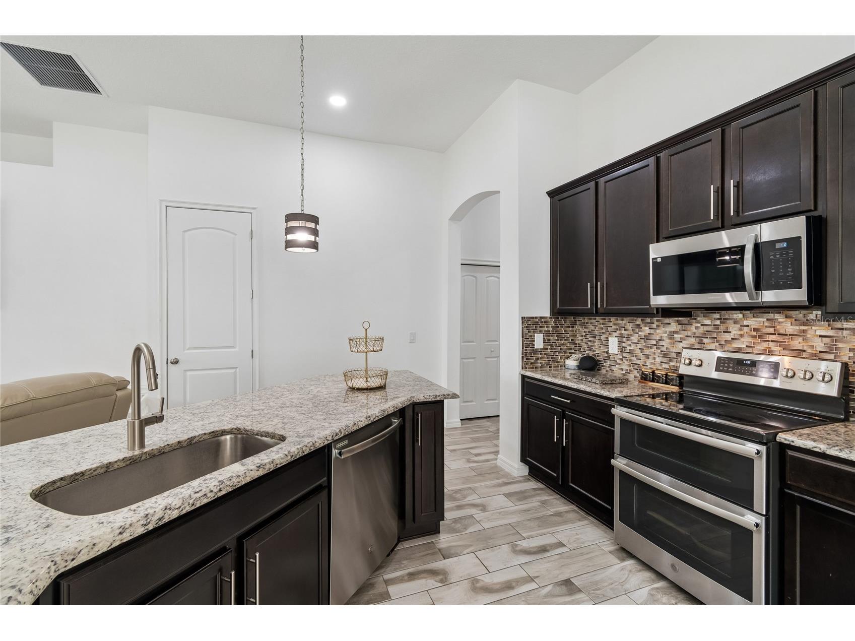 943 Old Windsor Way Spring Hill FL 34609 TB8519128 image21
