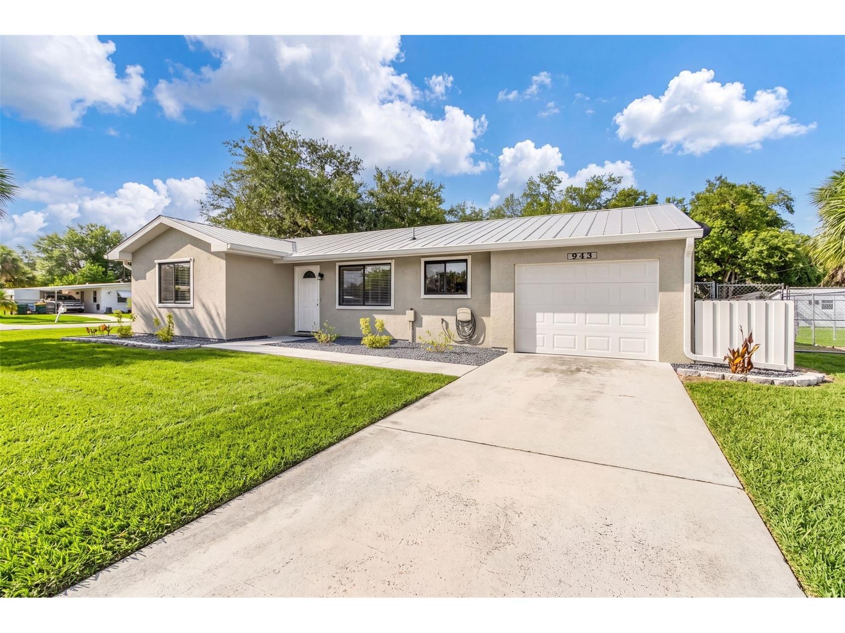 943 W Tarpon Boulevard NW Port Charlotte FL 33952 TB8523070 image1