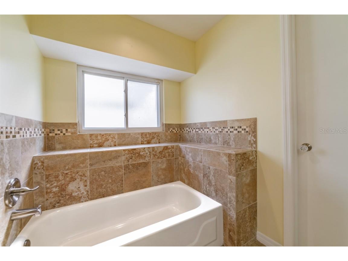 9430 Pebble Glen Avenue Tampa FL 33647 TB8443469 image25