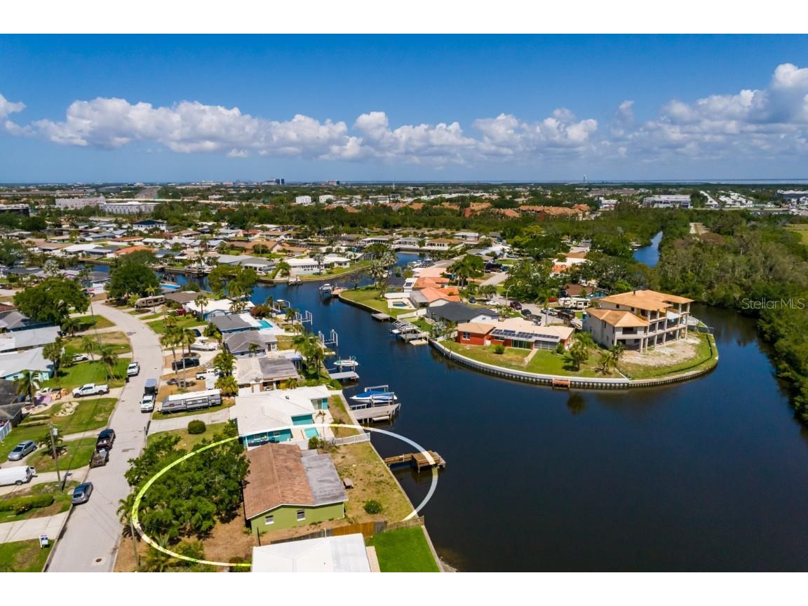 9439 Sun Isle Drive NE Saint Petersburg FL 33702 TB8338252 image1