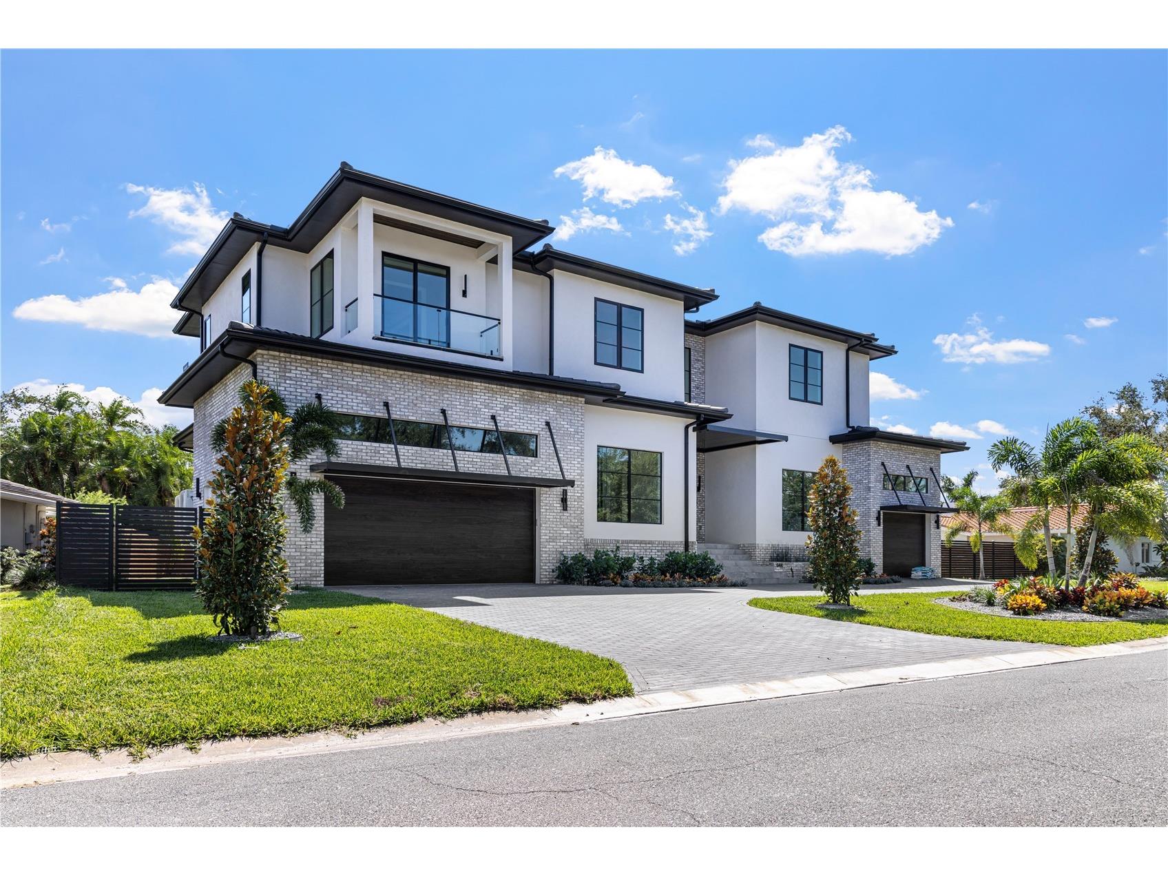 944 31st Terrace NE Saint Petersburg FL 33704 TB8432569 image1