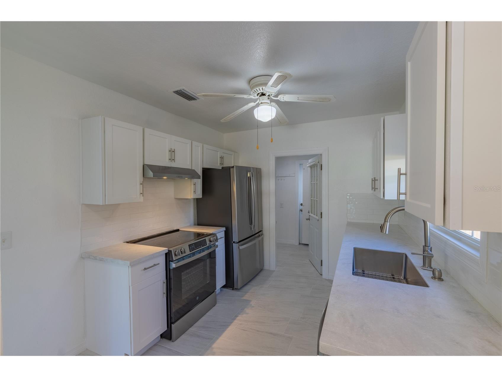 944 Bruce Avenue Clearwater Beach FL 33767 TB8465912 image10