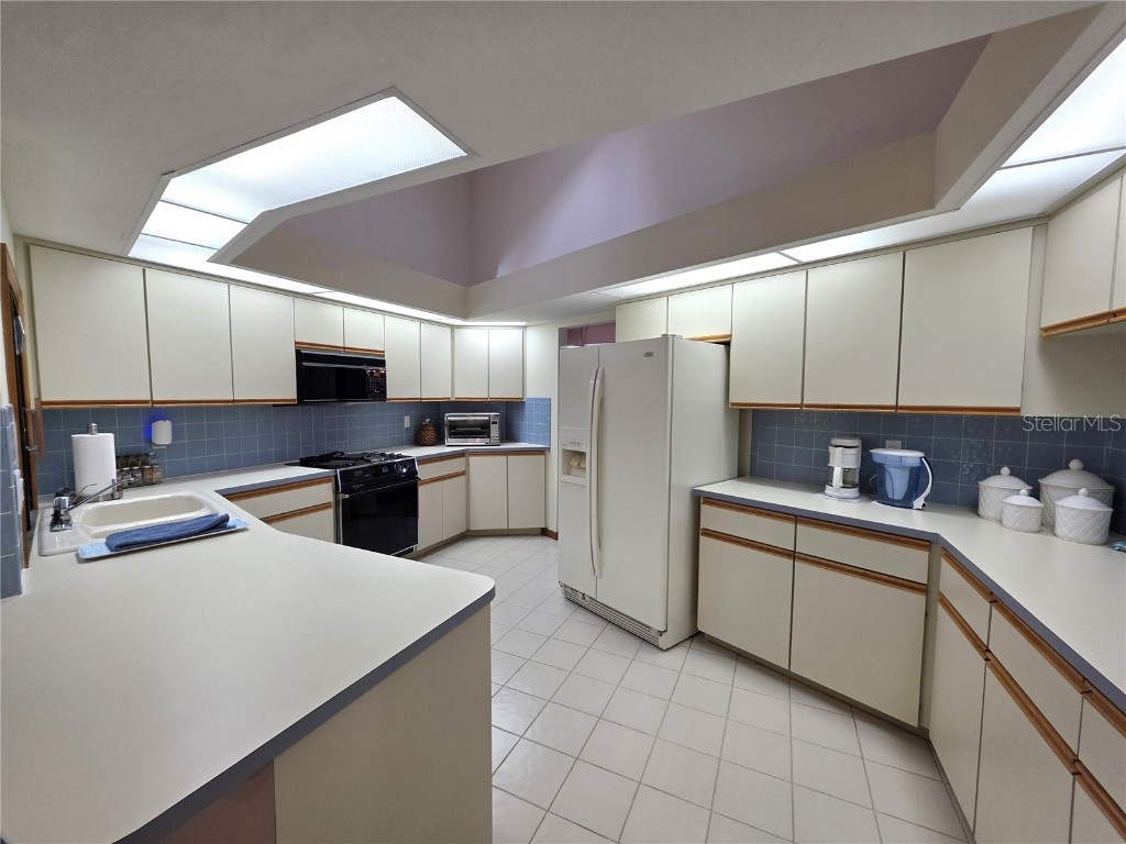 9446 Ashley Drive Weeki Wachee FL 34613 W7880129 image8