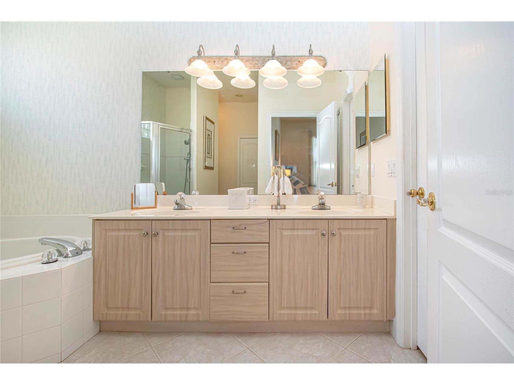 9448 Forest Hills Circle Sarasota FL 34238 TB8484374 image32