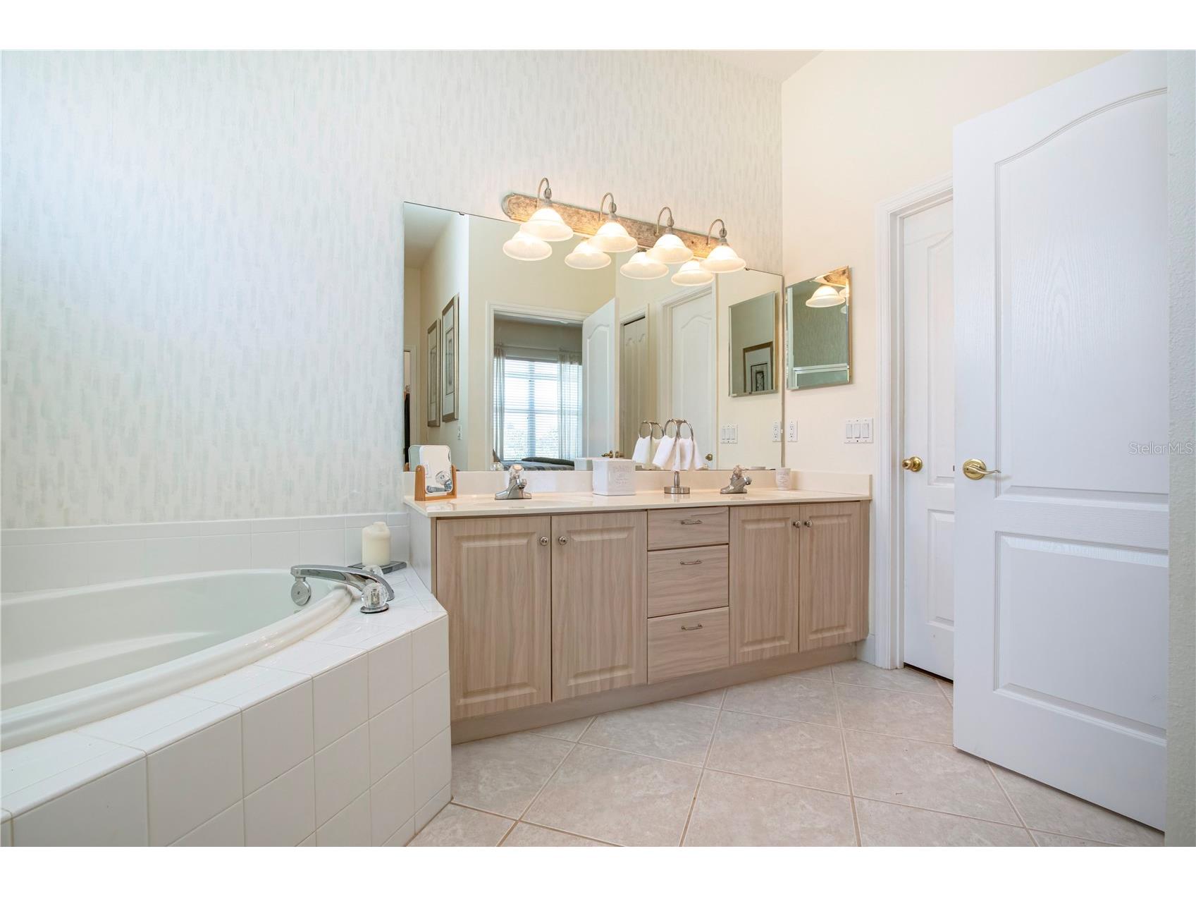 9448 Forest Hills Circle Sarasota FL 34238 TB8484374 image33
