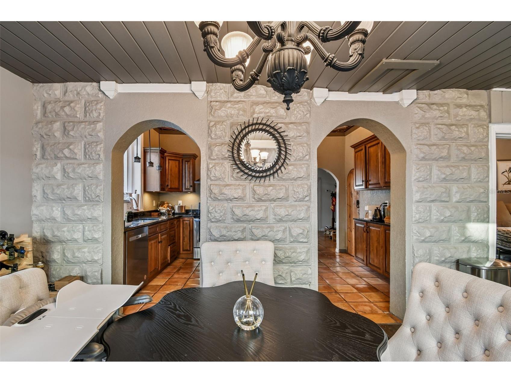 945 11th Street N Saint Petersburg FL 33705 TB8478997 image17