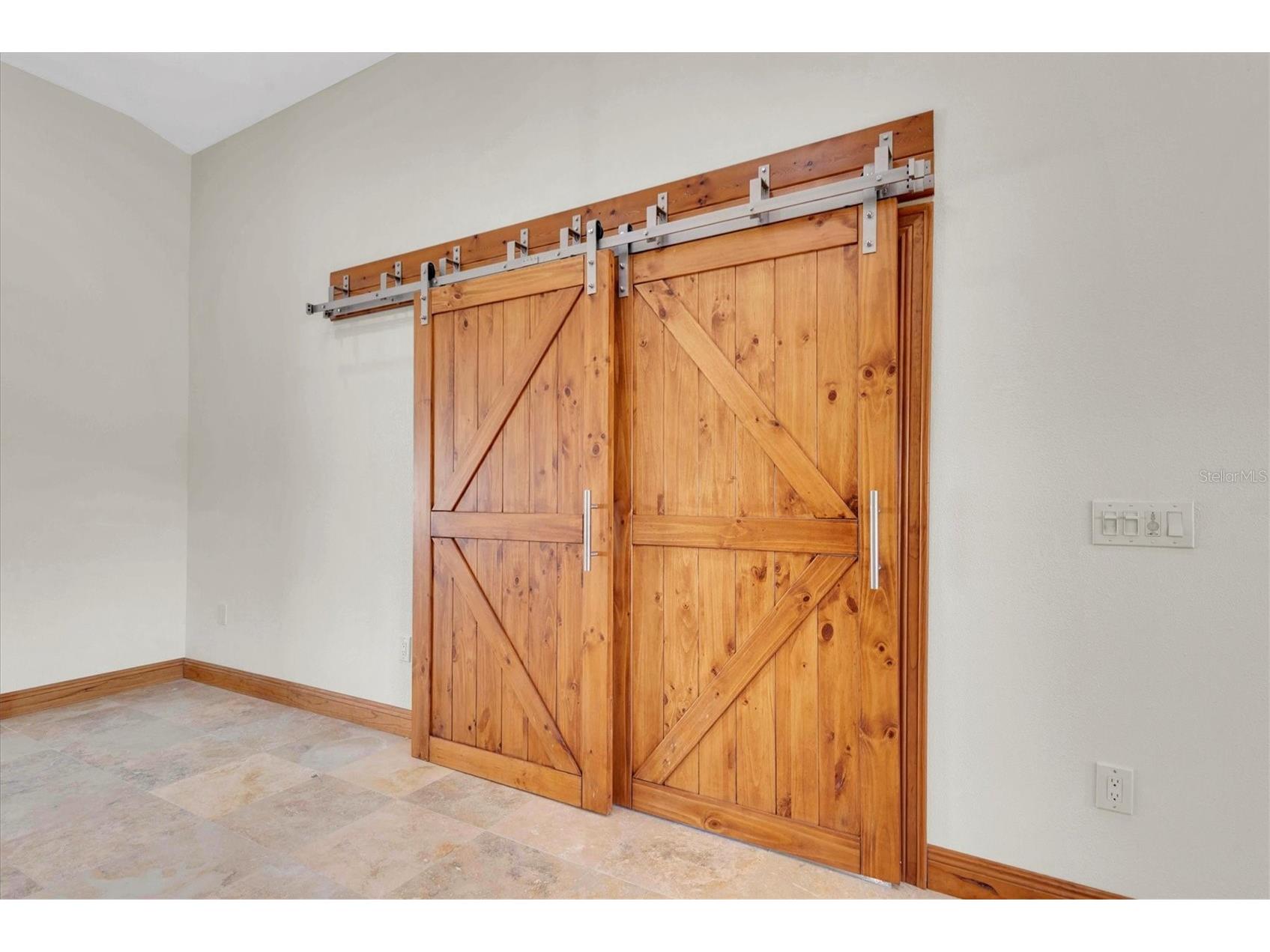 9453 Treasure Lane NE Saint Petersburg FL 33702 TB8463125 image11