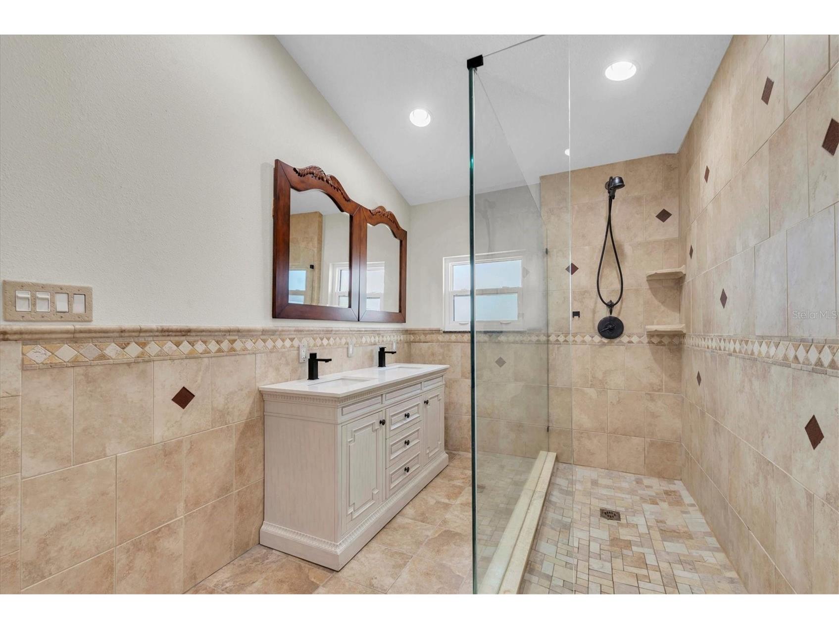 9453 Treasure Lane NE Saint Petersburg FL 33702 TB8463125 image17