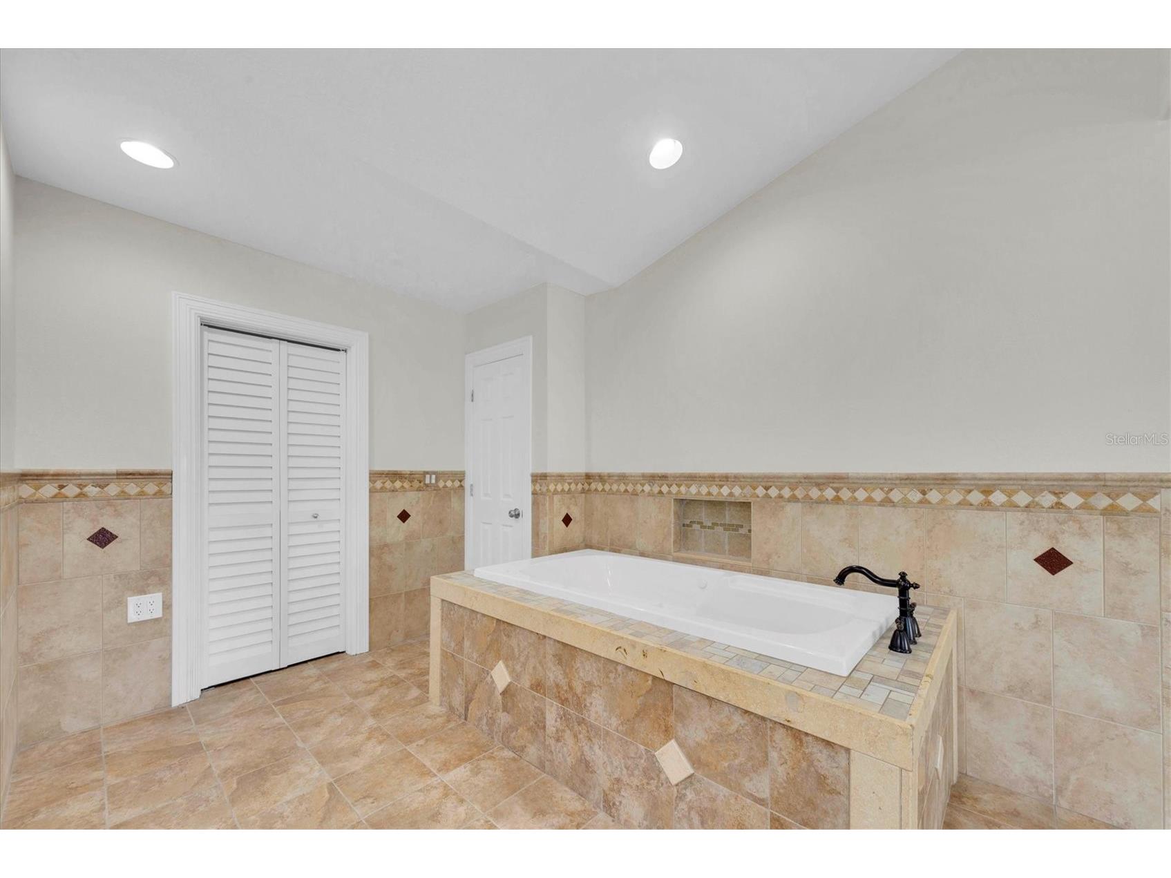 9453 Treasure Lane NE Saint Petersburg FL 33702 TB8463125 image18