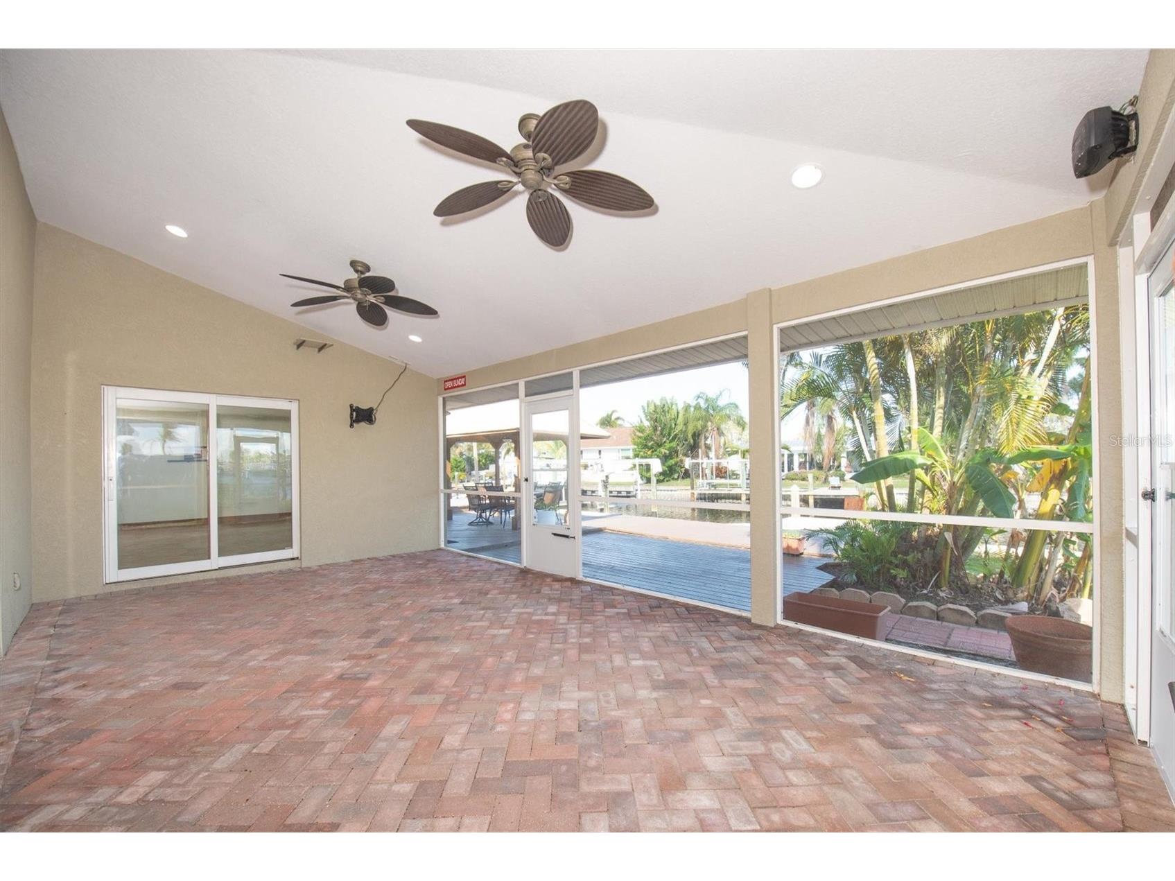 9453 Treasure Lane NE Saint Petersburg FL 33702 TB8463125 image25