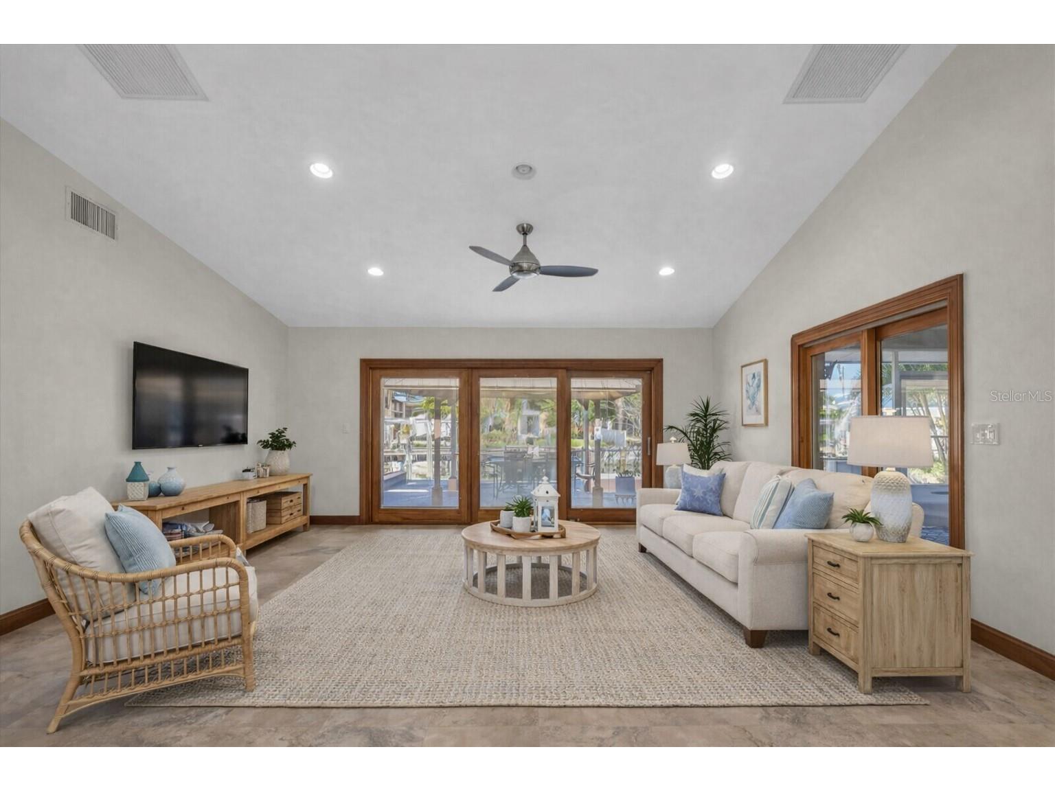 9453 Treasure Lane NE Saint Petersburg FL 33702 TB8463125 image9