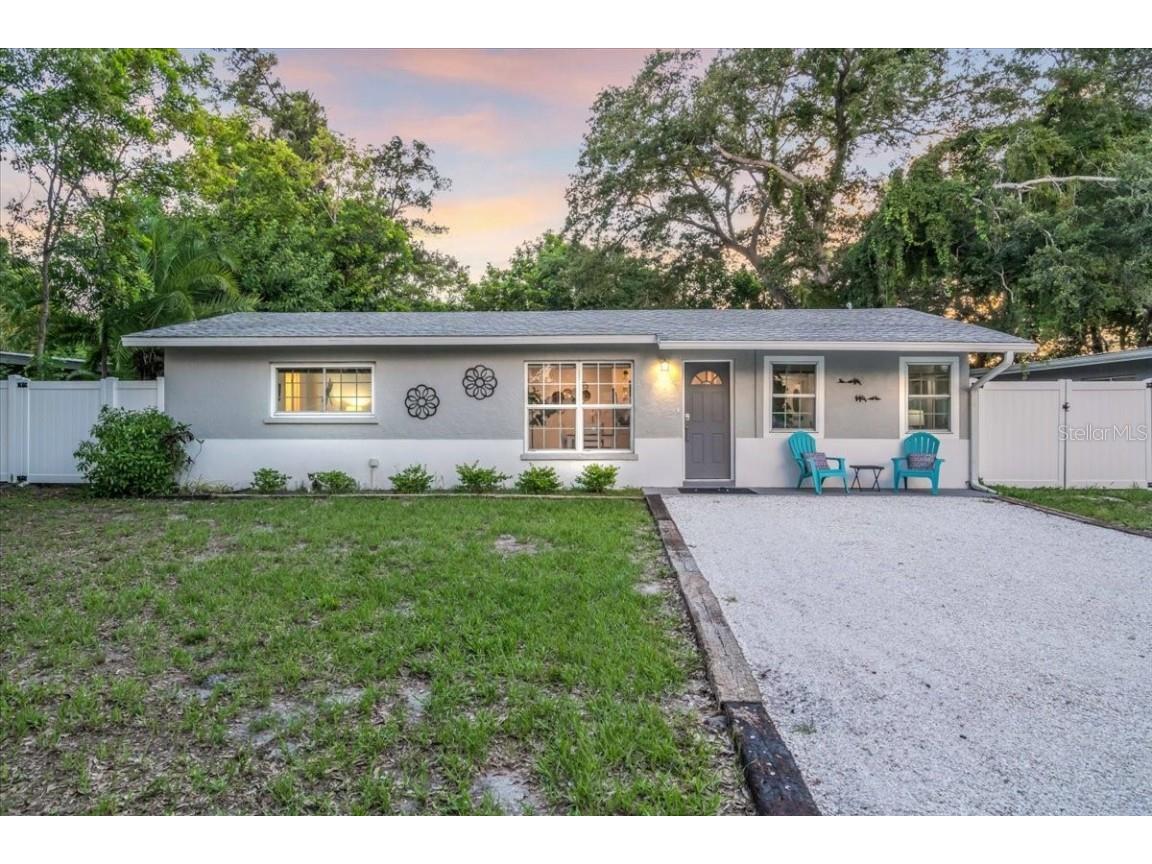 946 Charlotte Avenue Sarasota FL 34237 A4657253 image1