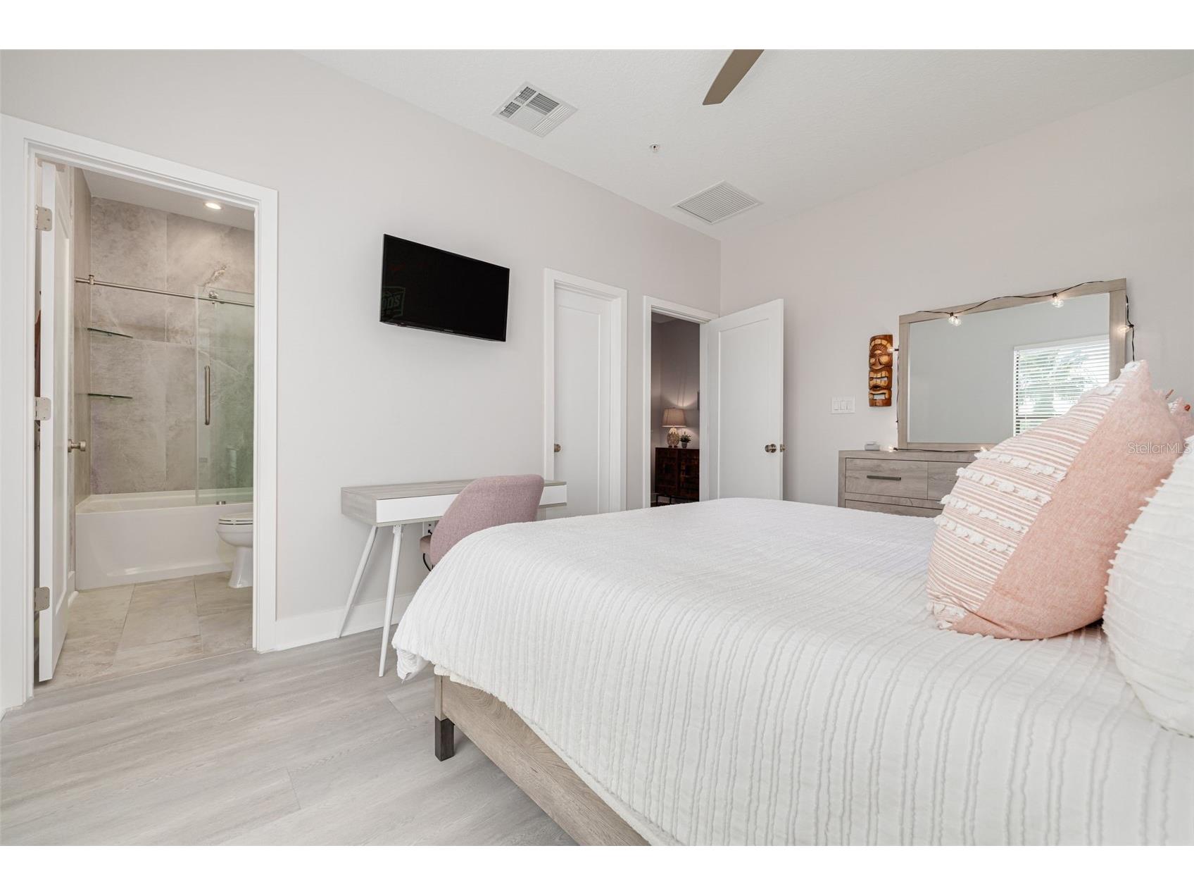 946 Highland Avenue #8 Dunedin FL 34698 TB8505318 image17