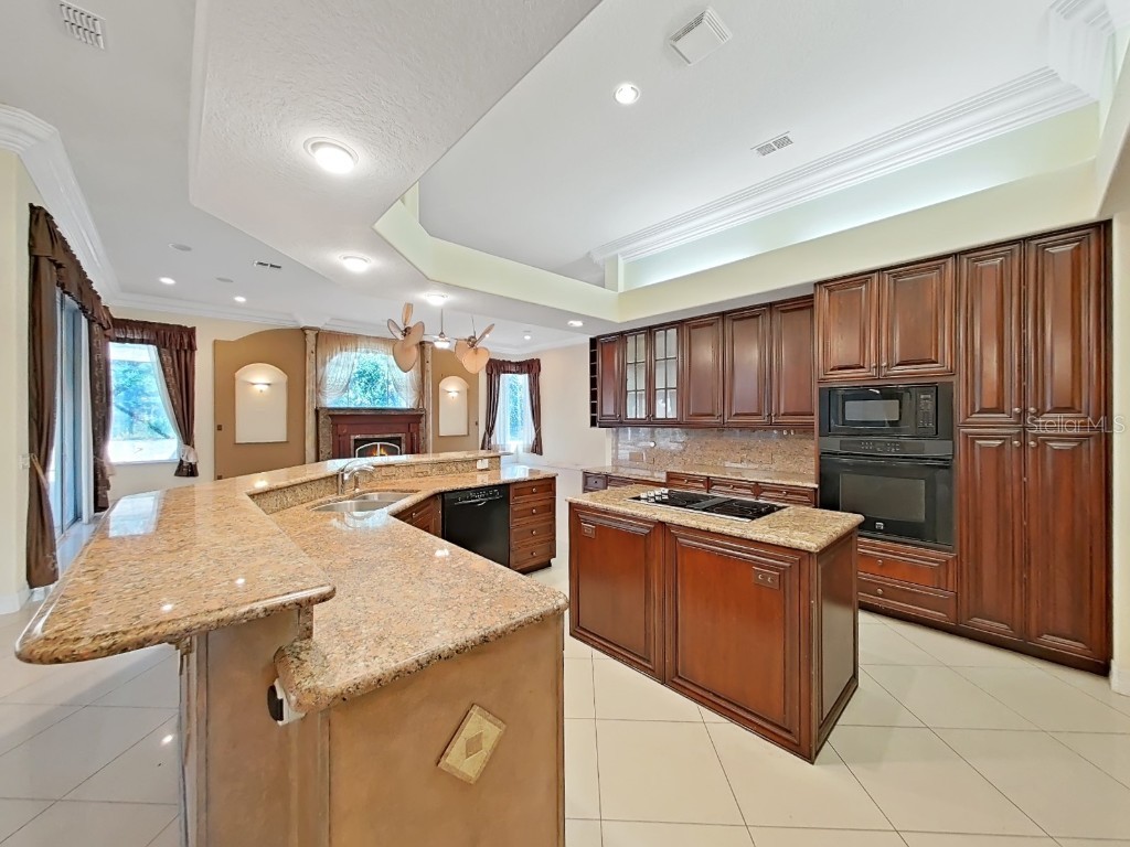 9460 Bearfoot Trail Weeki Wachee FL 34613 TB8369472 image25