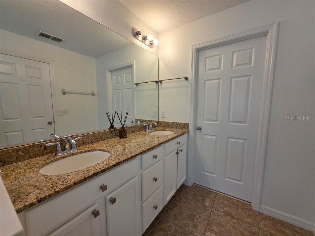 9464 Tawnyberry Street Orlando FL 32832 O6293816 image45