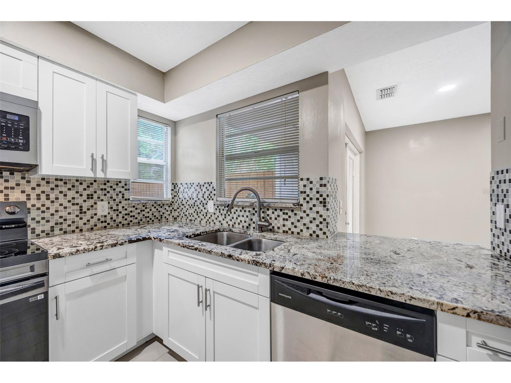 9465 Forest Hills Circle Tampa FL 33612 TB8479793 image23