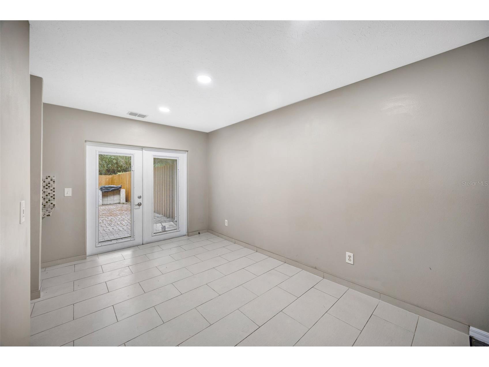 9465 Forest Hills Circle Tampa FL 33612 TB8479793 image25