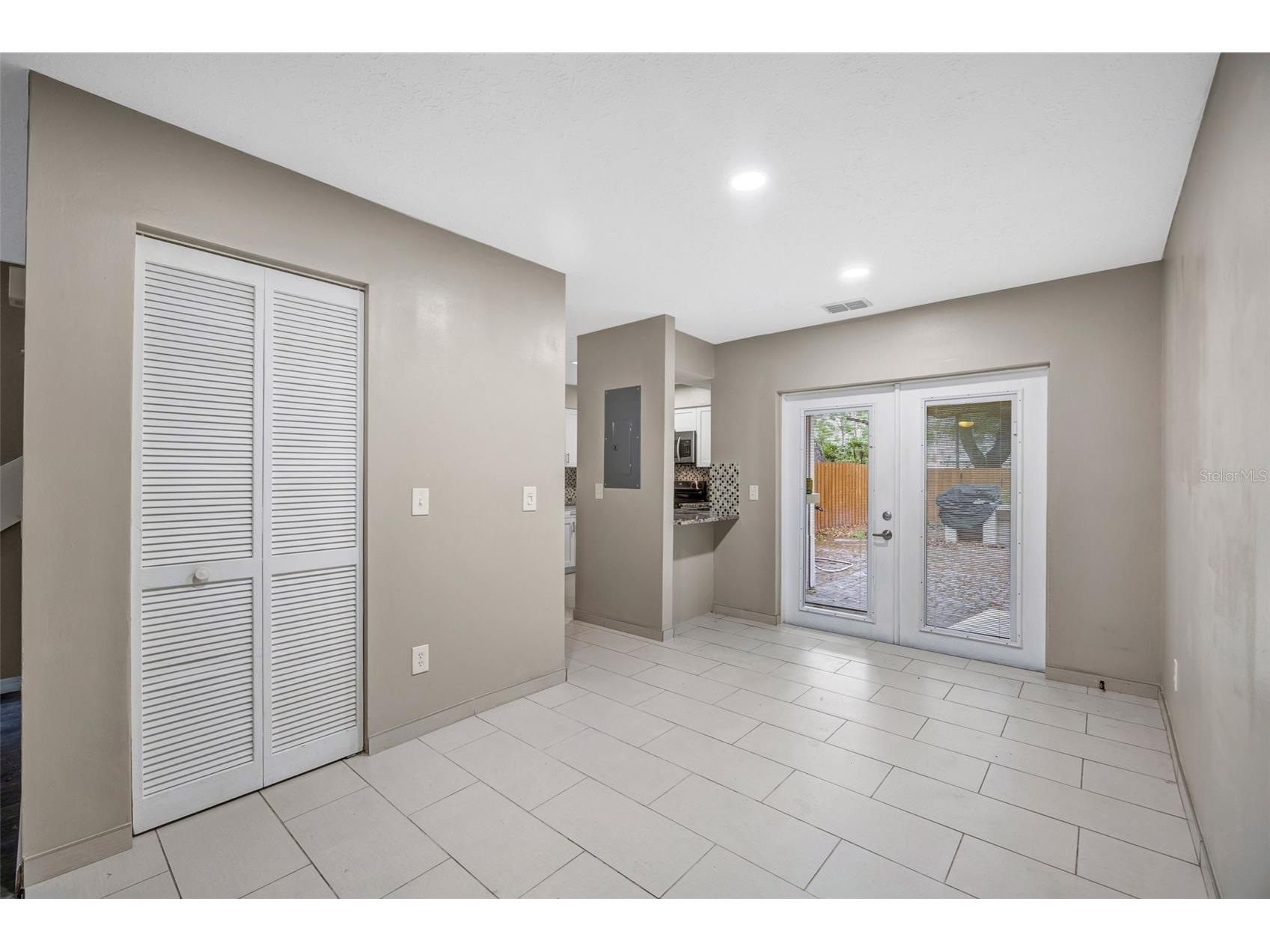 9465 Forest Hills Circle Tampa FL 33612 TB8479793 image26