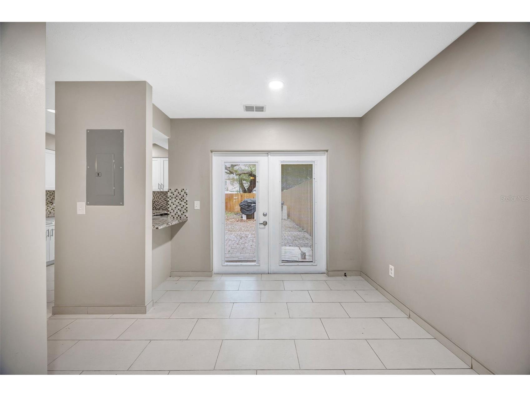 9465 Forest Hills Circle Tampa FL 33612 TB8479793 image29