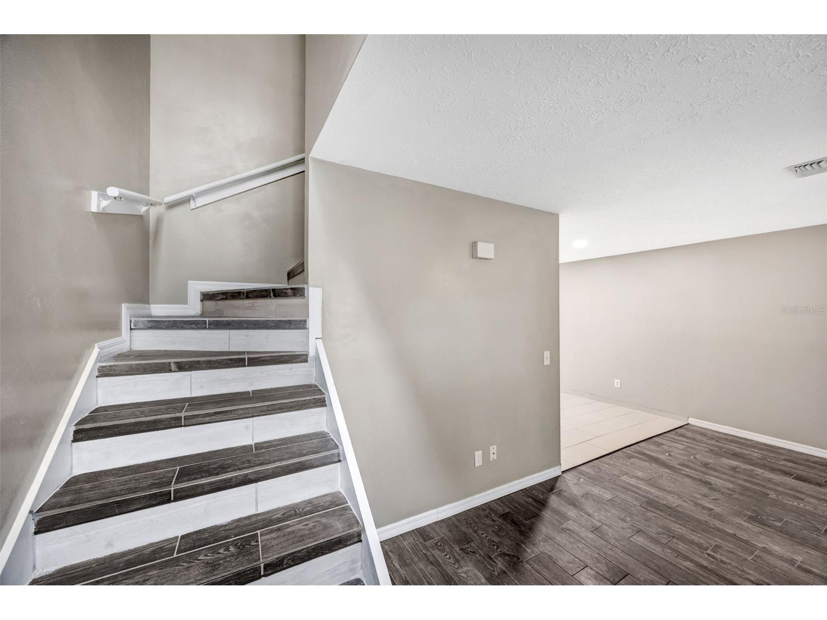 9465 Forest Hills Circle Tampa FL 33612 TB8479793 image34