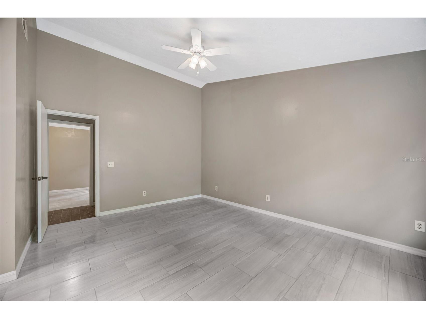 9465 Forest Hills Circle Tampa FL 33612 TB8479793 image36
