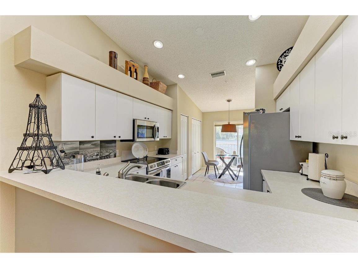 9470 High Gate Drive #2222 Sarasota FL 34238 A4666265 image12