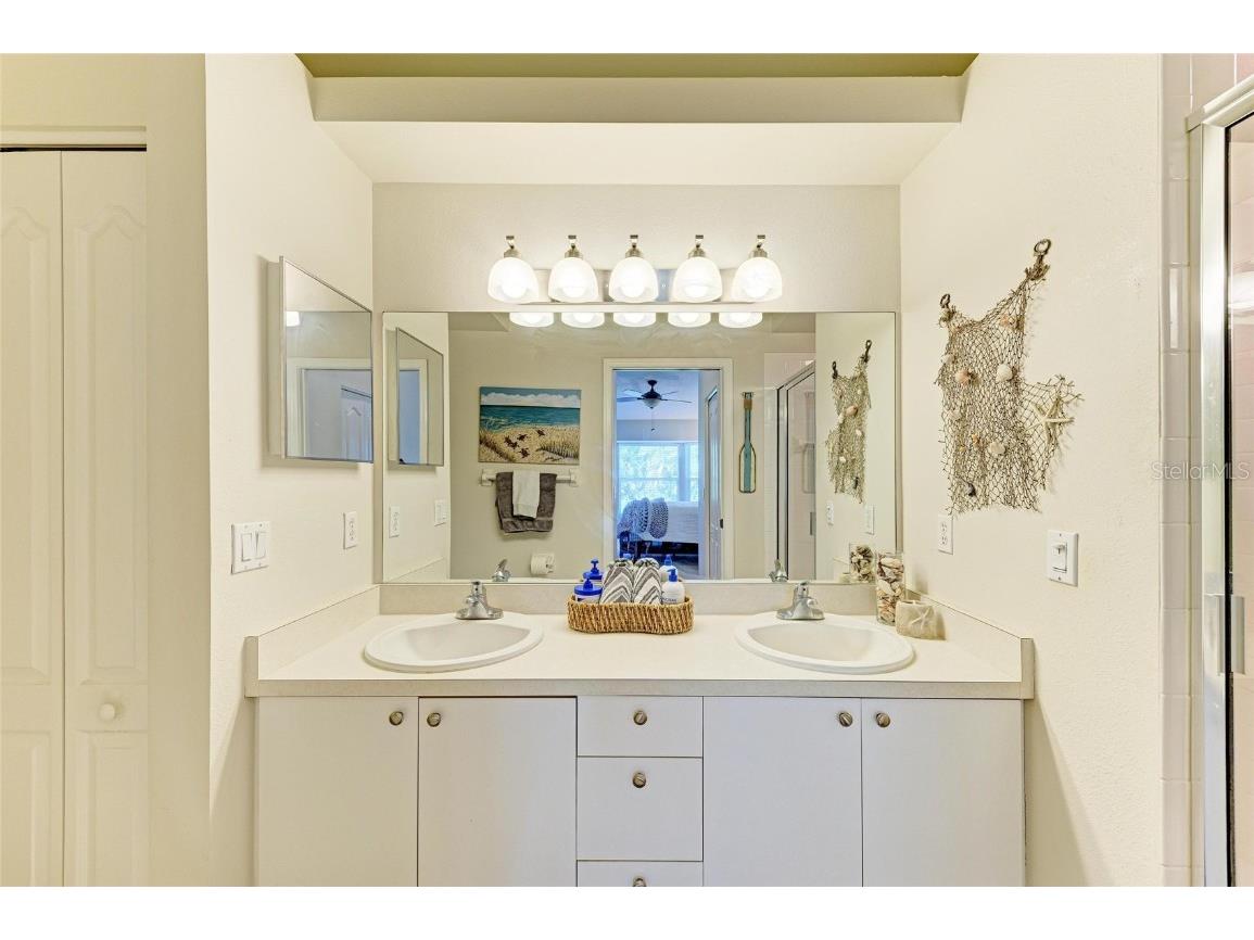 9470 High Gate Drive #2222 Sarasota FL 34238 A4666265 image27