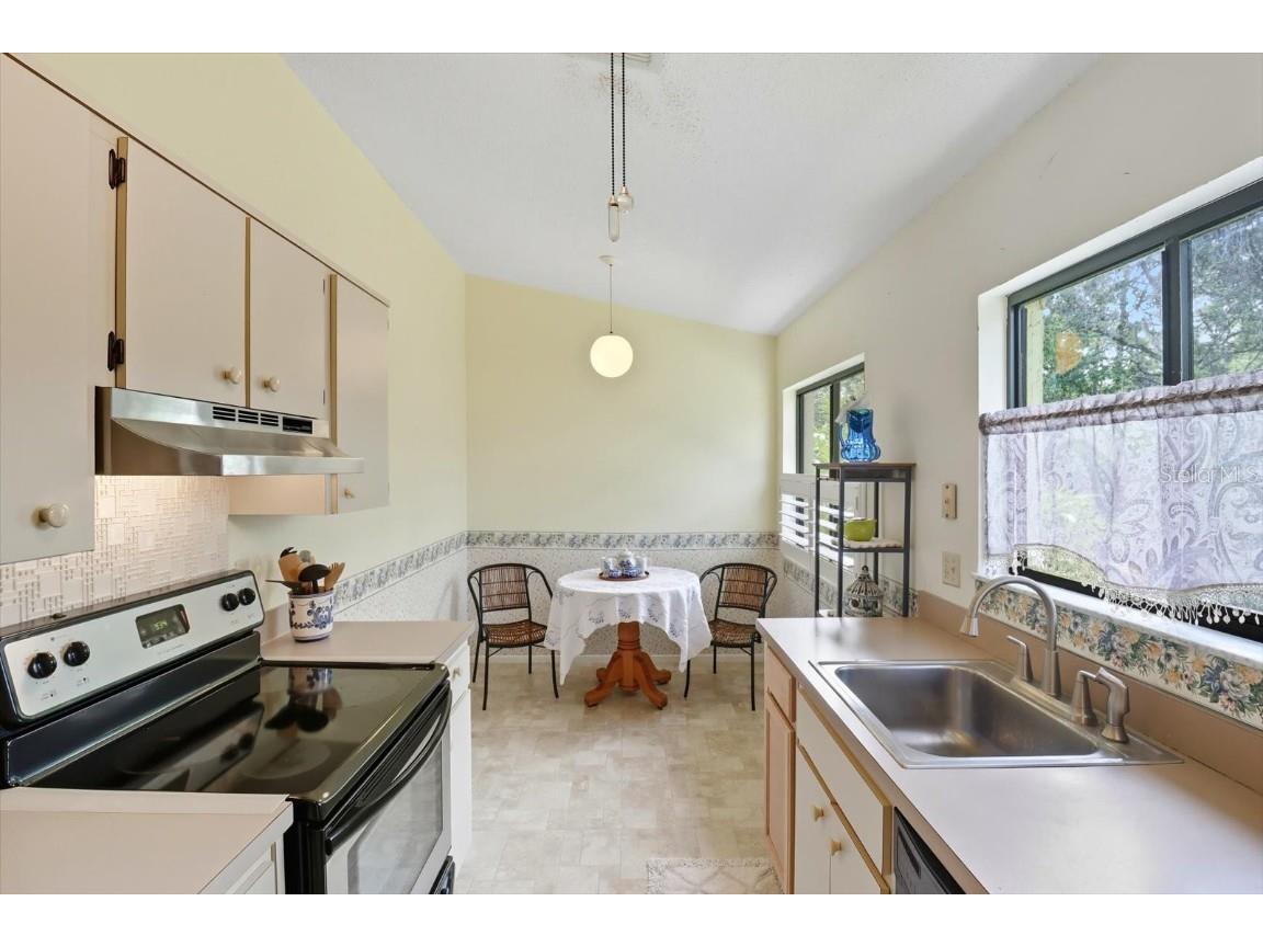 9470 Nakoma Way Weeki Wachee FL 34613 W7879420 image12