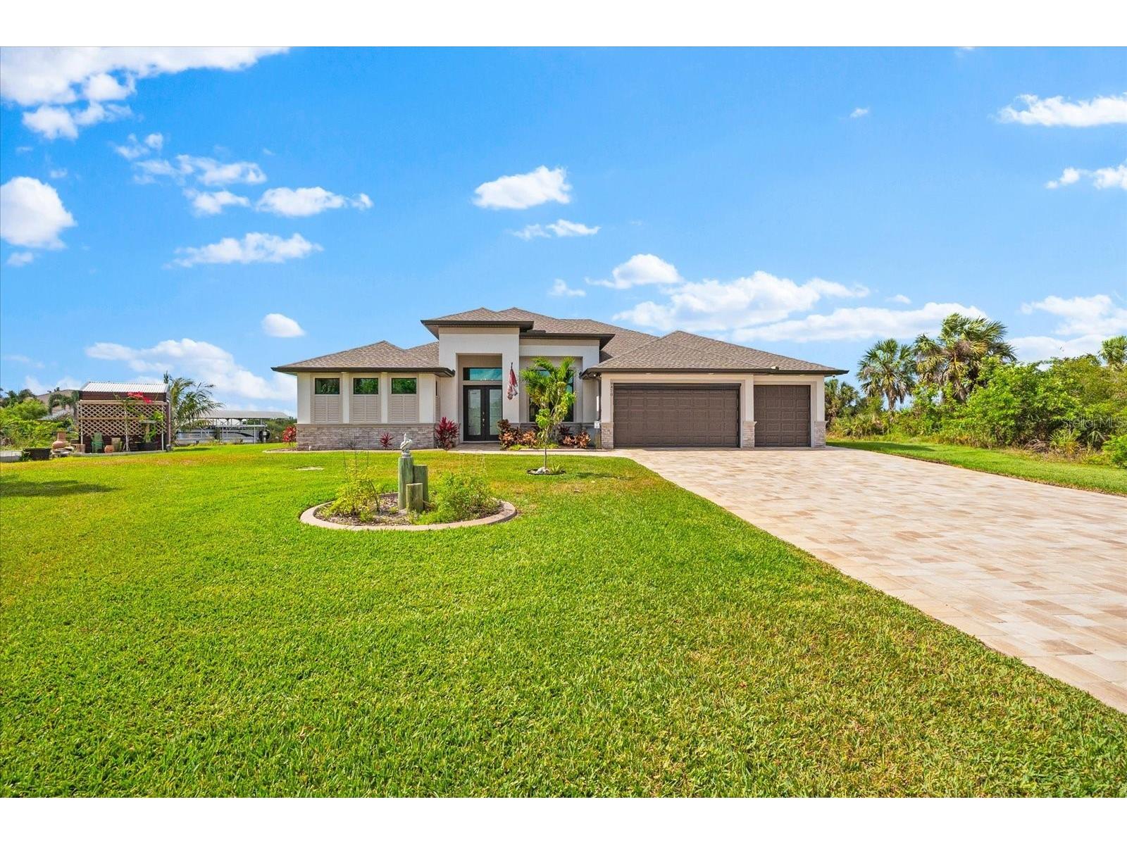 9470 Wacker Terrace Port Charlotte FL 33981 - SINGER WATERWAY D6144071 image1