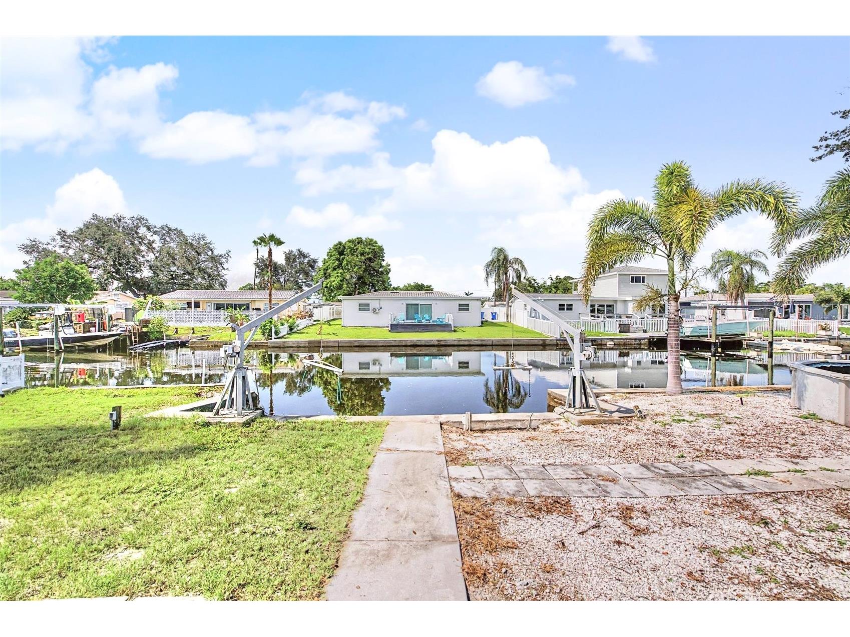 9472 Treasure Lane NE Saint Petersburg FL 33702 TB8523382 image6