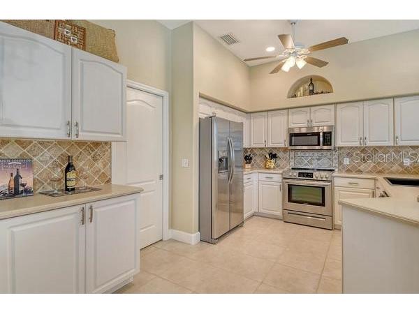 9477 Cedar Ridge Lane Sarasota FL 34238 A4656715 image10