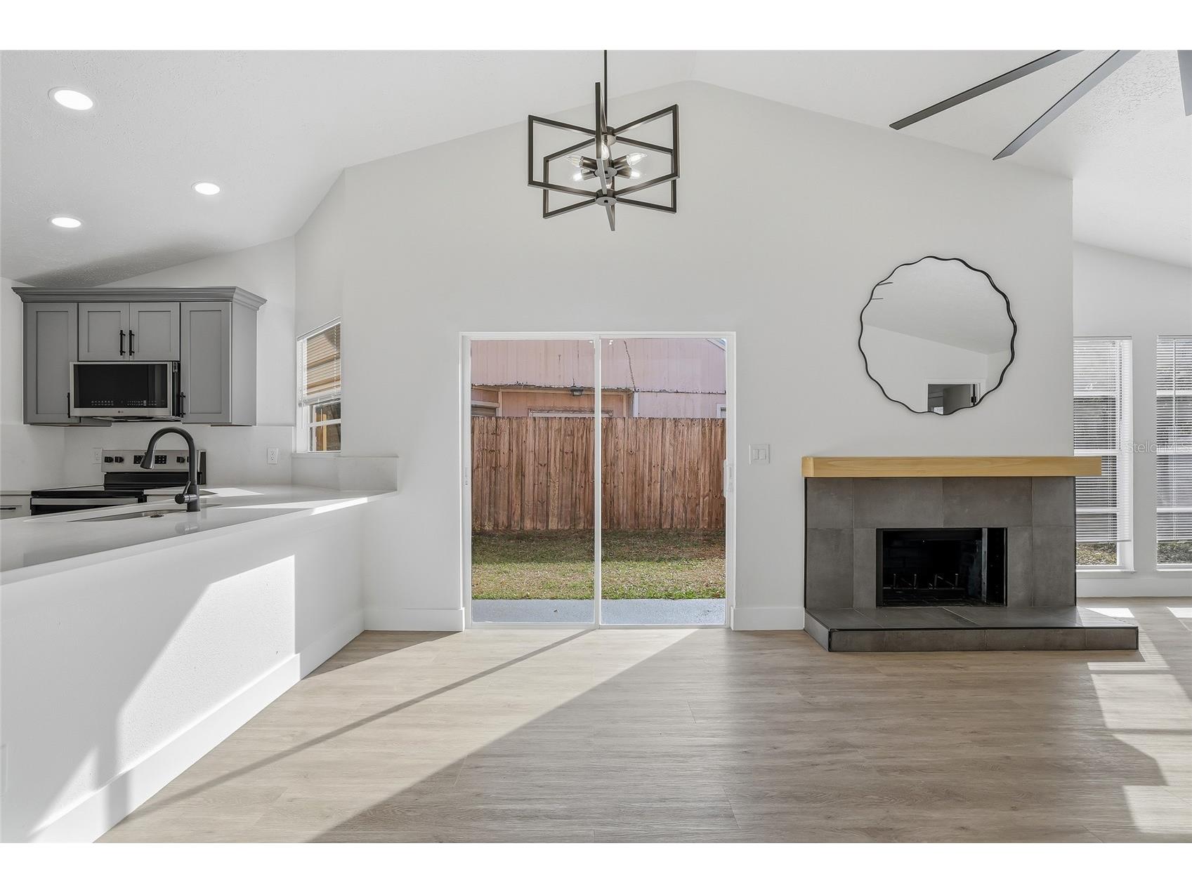 9478 Forest Hills Circle Tampa FL 33612 TB8464825 image10