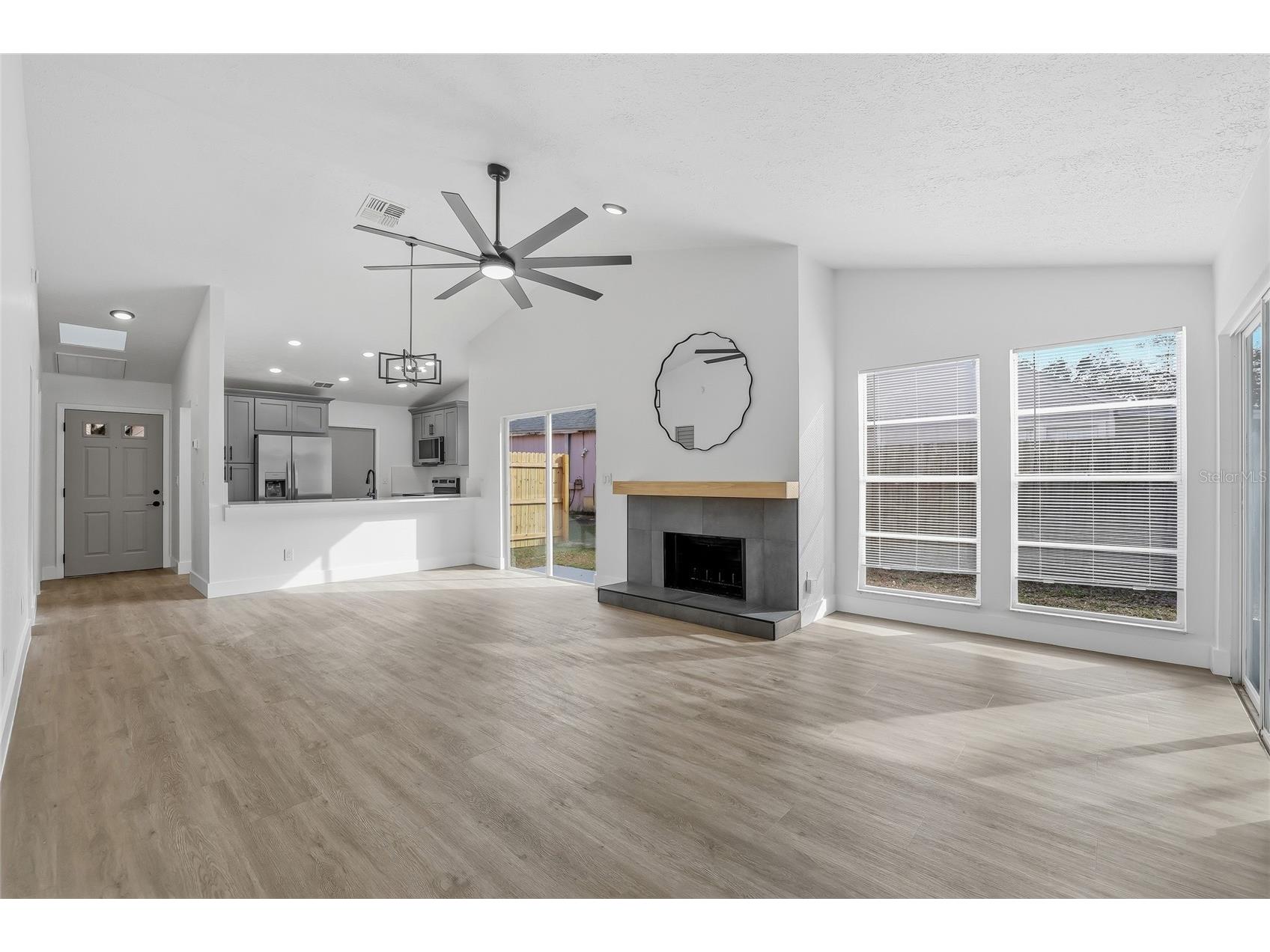 9478 Forest Hills Circle Tampa FL 33612 TB8464825 image11