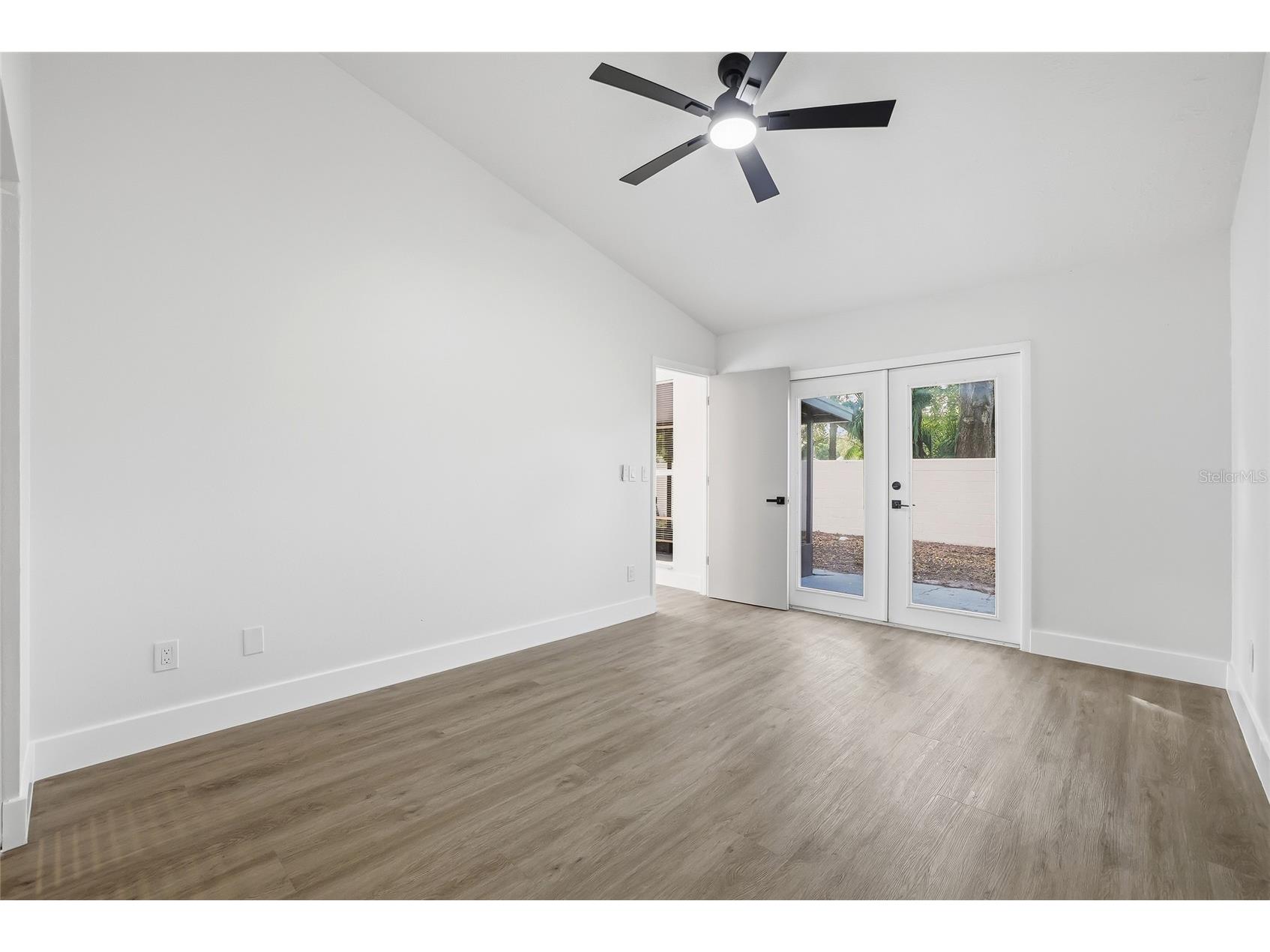 9478 Forest Hills Circle Tampa FL 33612 TB8464825 image13