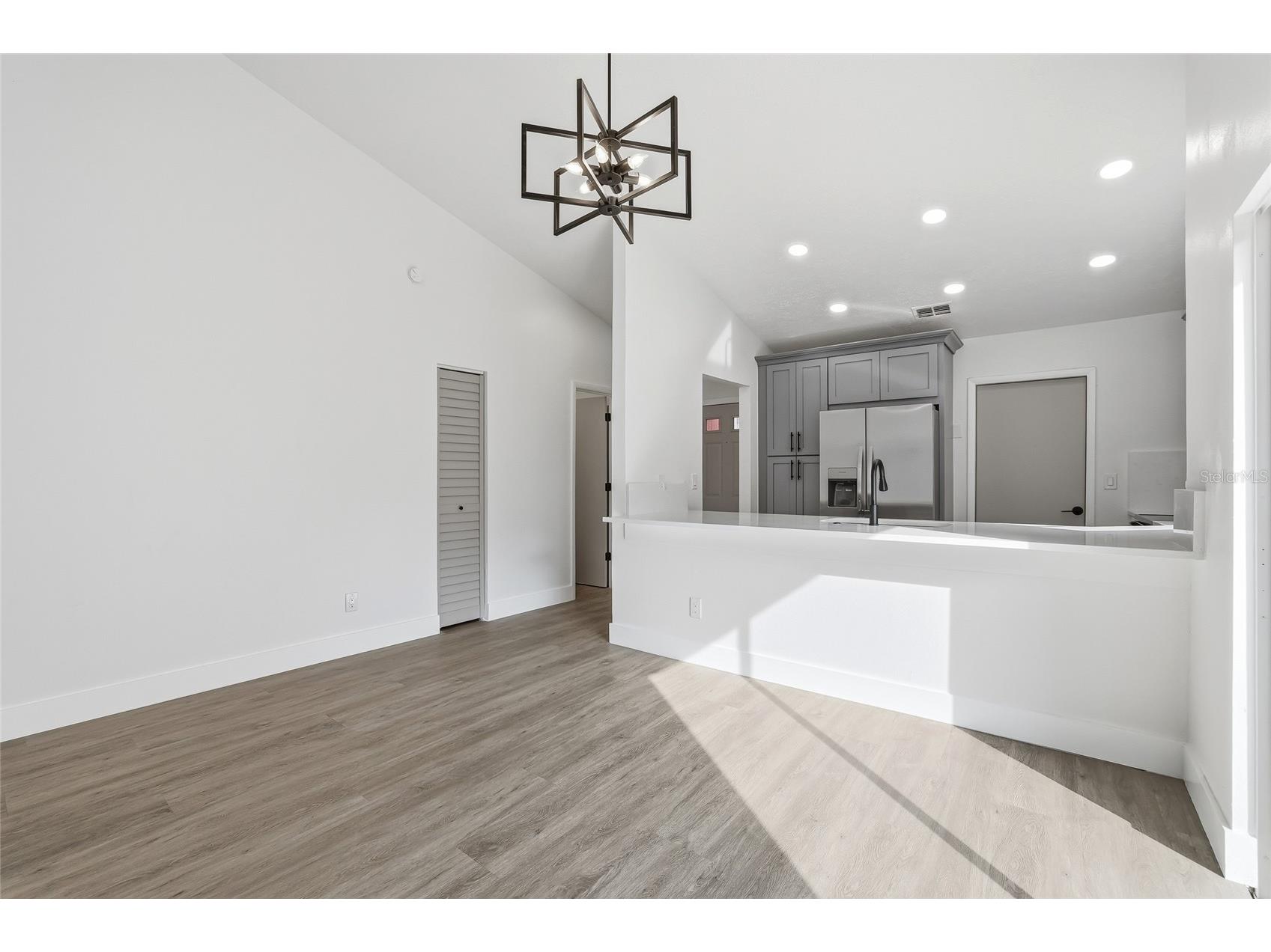 9478 Forest Hills Circle Tampa FL 33612 TB8464825 image17