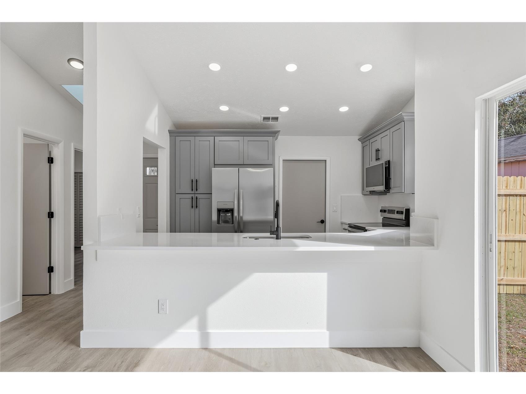 9478 Forest Hills Circle Tampa FL 33612 TB8464825 image18