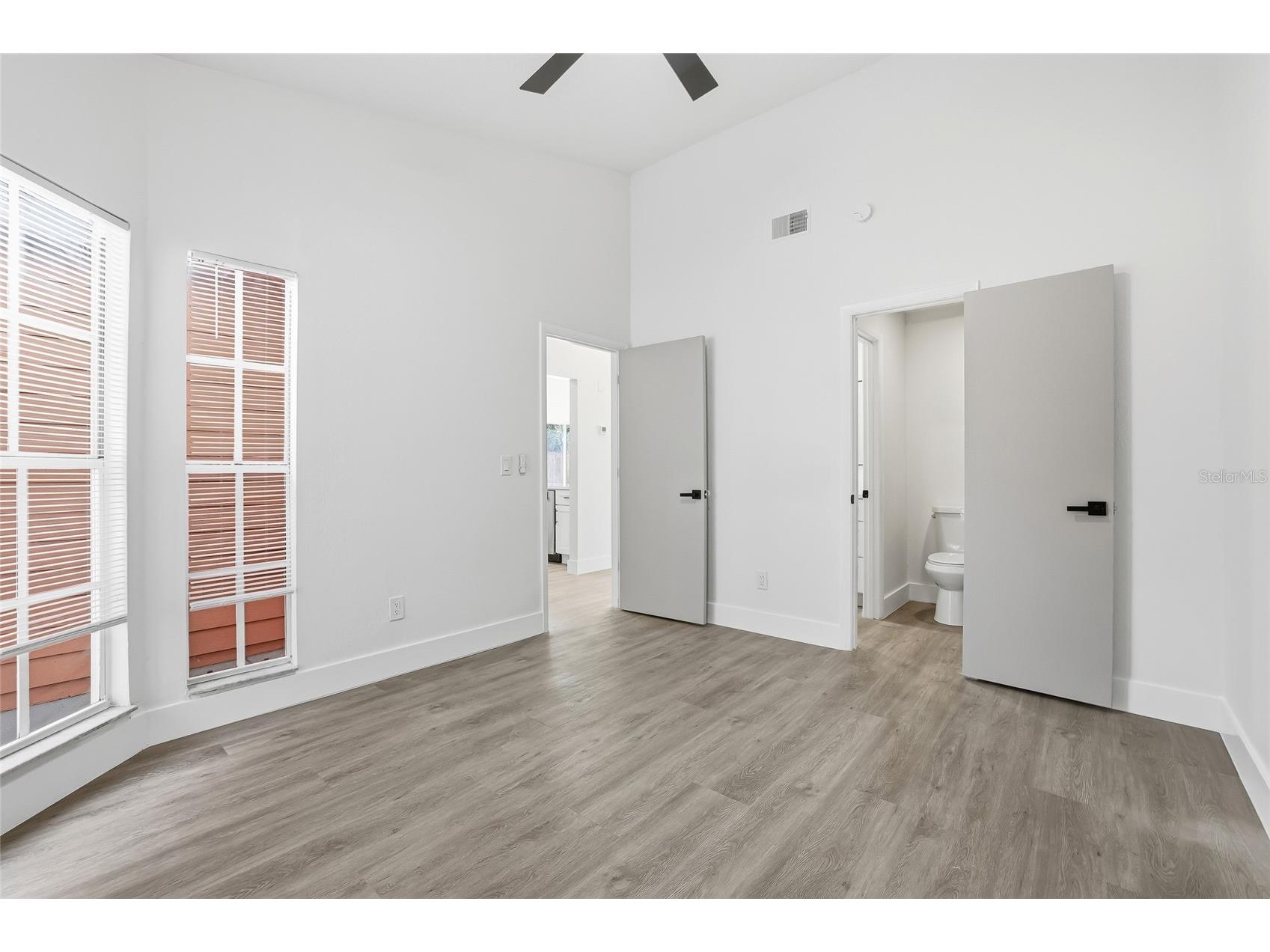 9478 Forest Hills Circle Tampa FL 33612 TB8464825 image19