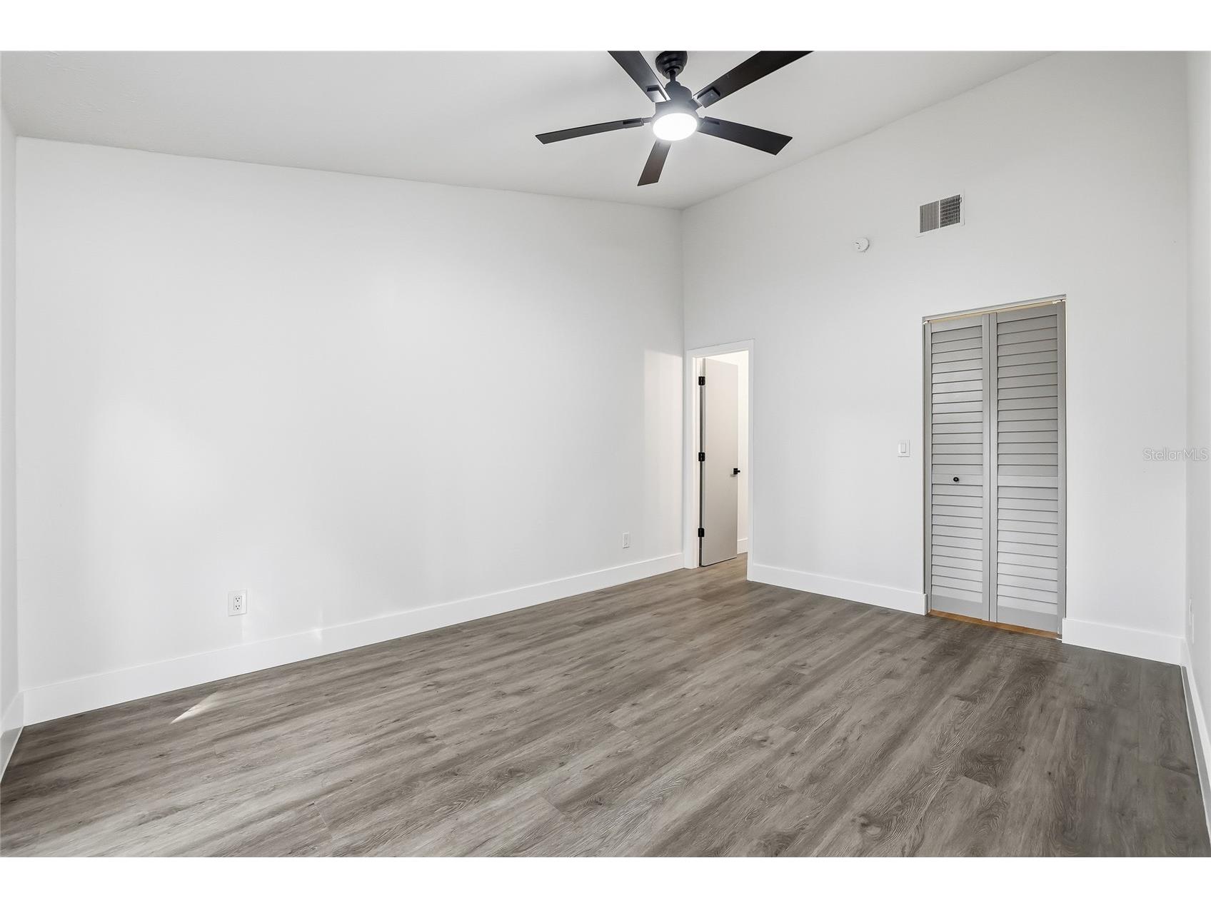 9478 Forest Hills Circle Tampa FL 33612 TB8464825 image20