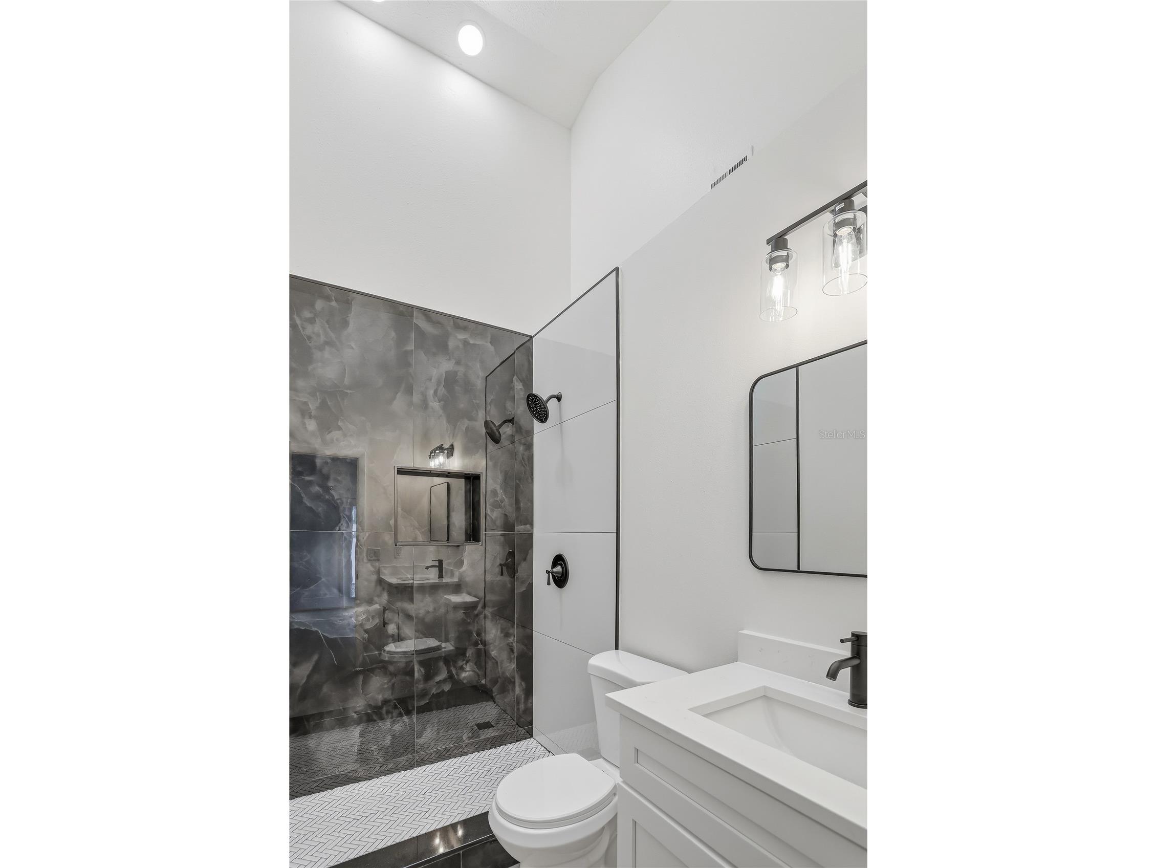 9478 Forest Hills Circle Tampa FL 33612 TB8464825 image24