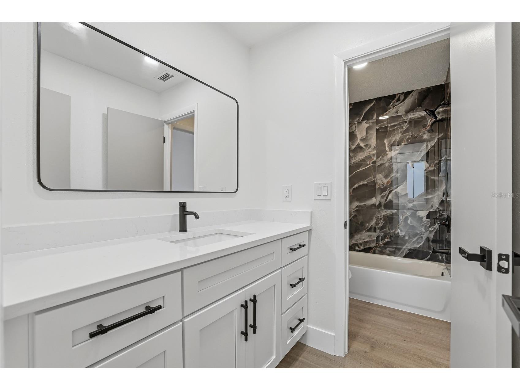 9478 Forest Hills Circle Tampa FL 33612 TB8464825 image27