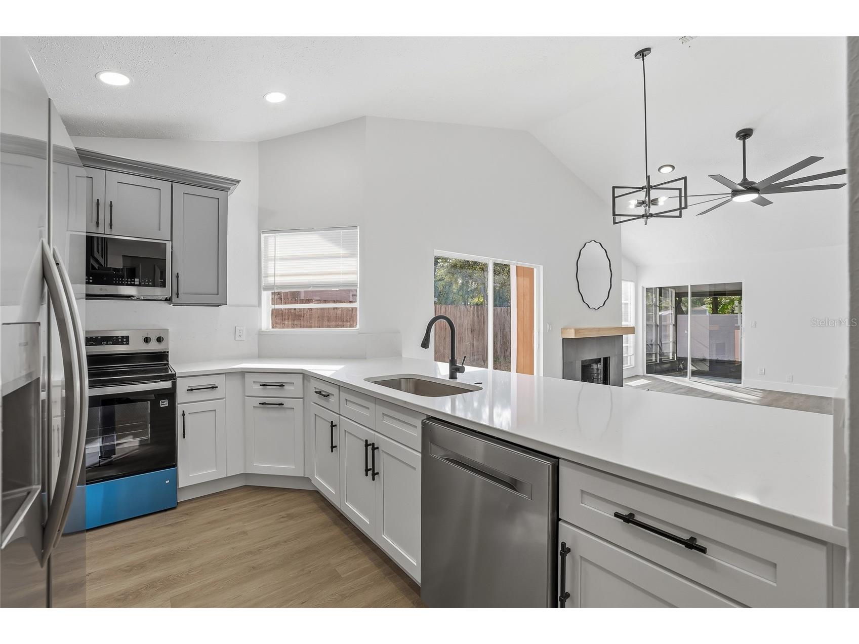 9478 Forest Hills Circle Tampa FL 33612 TB8464825 image3