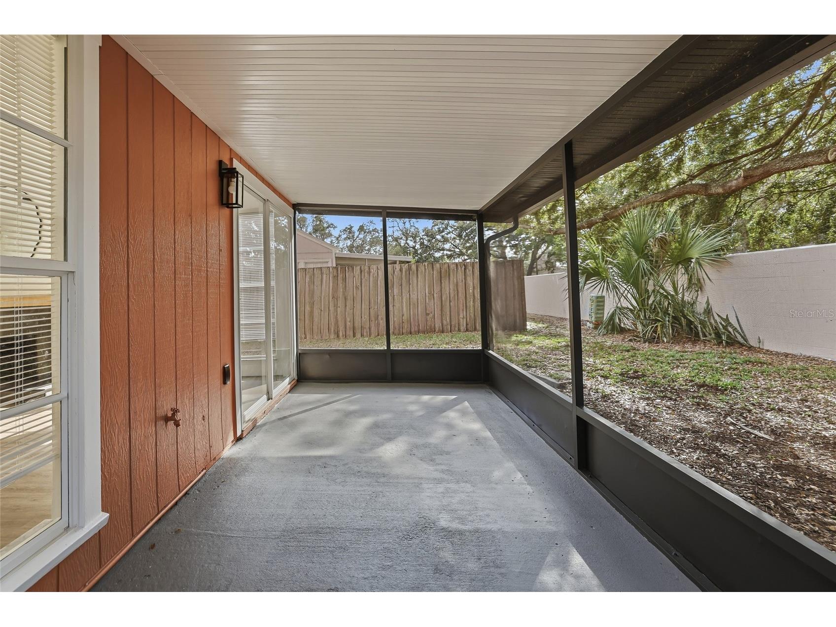 9478 Forest Hills Circle Tampa FL 33612 TB8464825 image32