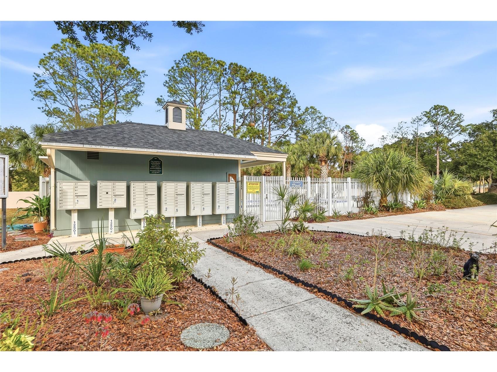 9478 Forest Hills Circle Tampa FL 33612 TB8464825 image34