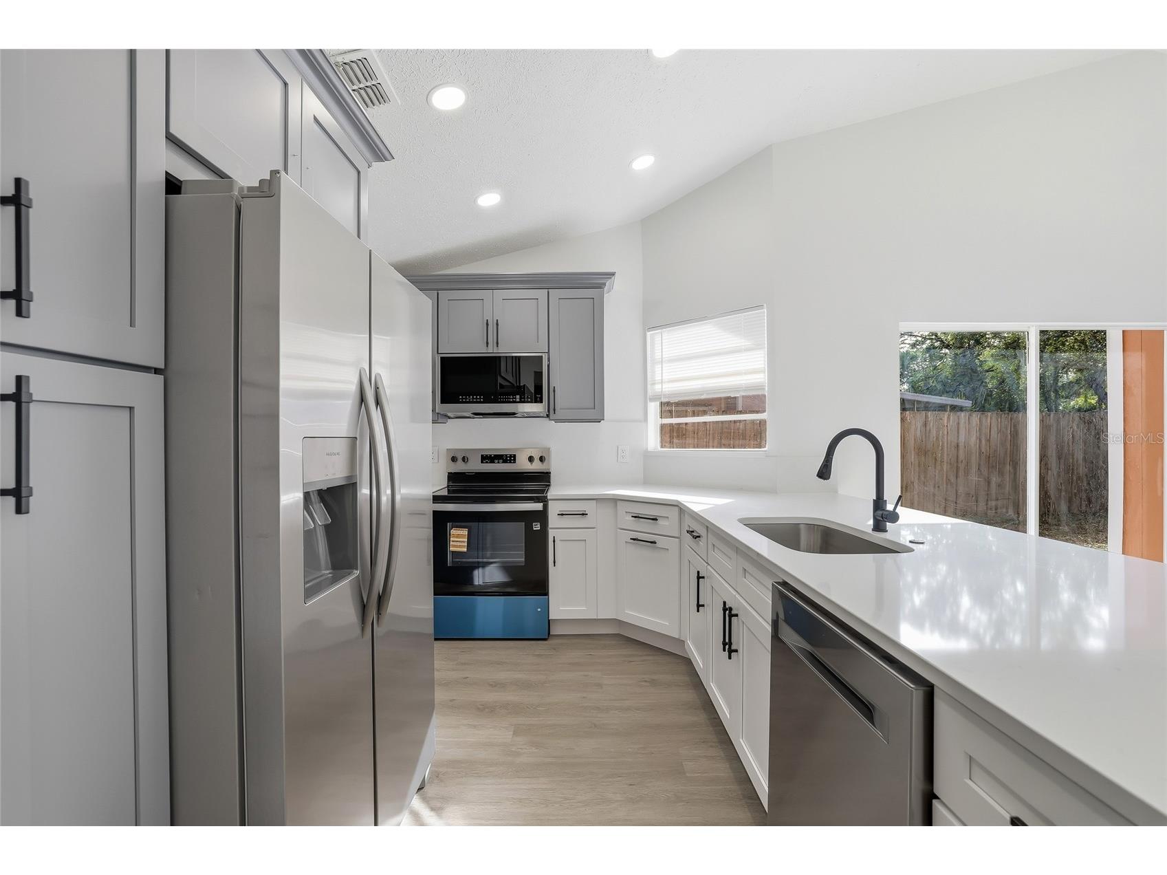 9478 Forest Hills Circle Tampa FL 33612 TB8464825 image7