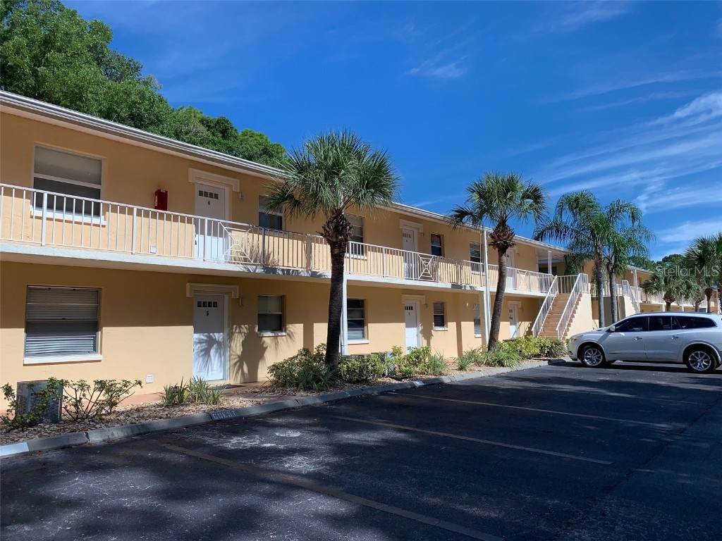 948 La Costa Circle #2 Sarasota FL 34237 A4618141 image1
