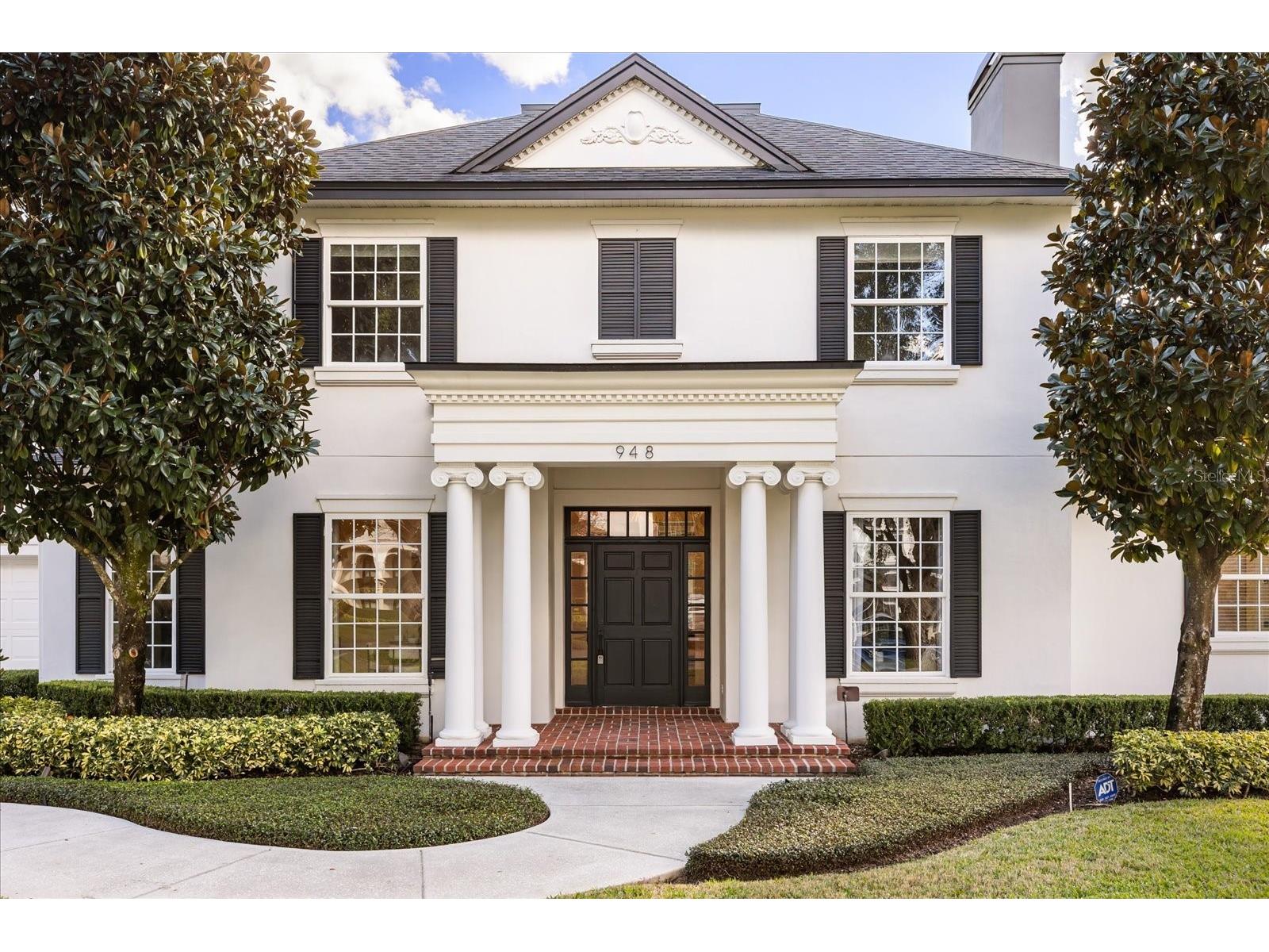 948 Poinciana Ln  